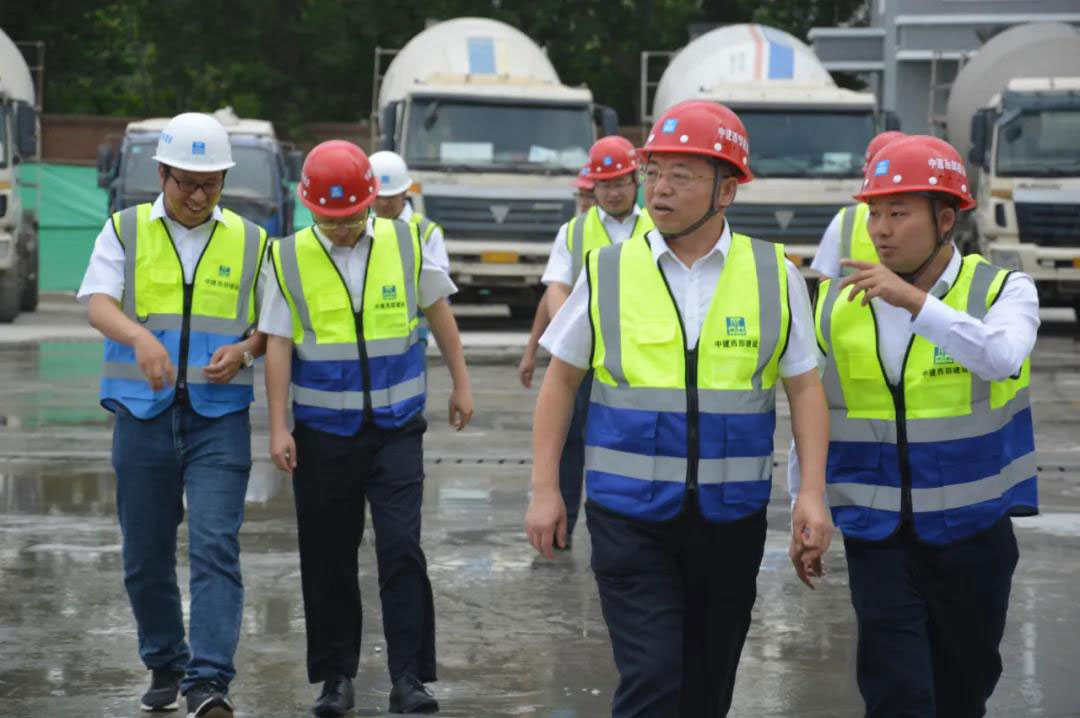 中建西部建设党委委员、副总经理李明杰一行赴沈阳厂调研检查并讲授党课