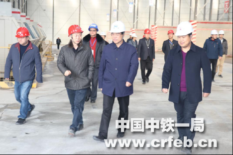 陕西省交通运输厅公路局局长万振江对中铁一局四公司西法南项目表示肯定