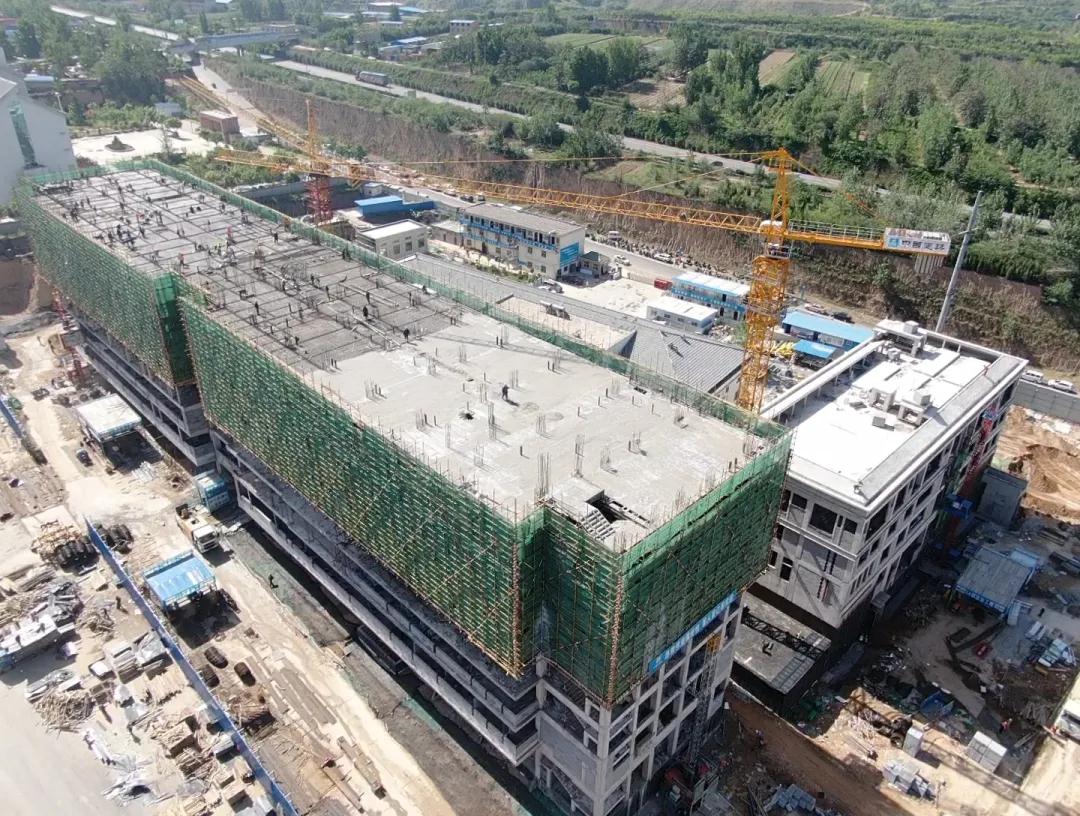 【聚焦】三门峡市永久性结构防疫应急医院主体封顶！中建七局承建！