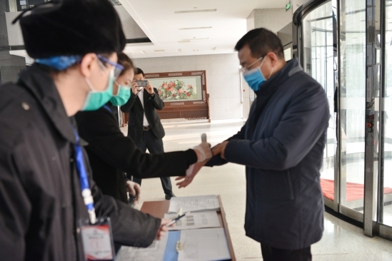 北京经济技术开发区工委书记王少峰到集团公司机关检查防疫及复工情况
