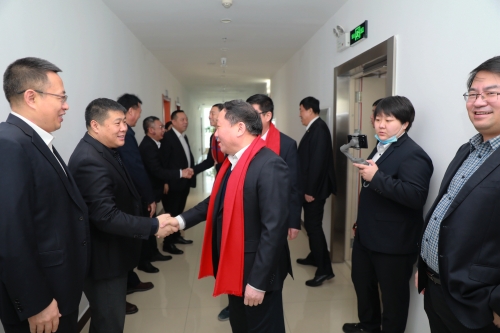 公司领导到总部机关各部门、驻长二级单位拜年