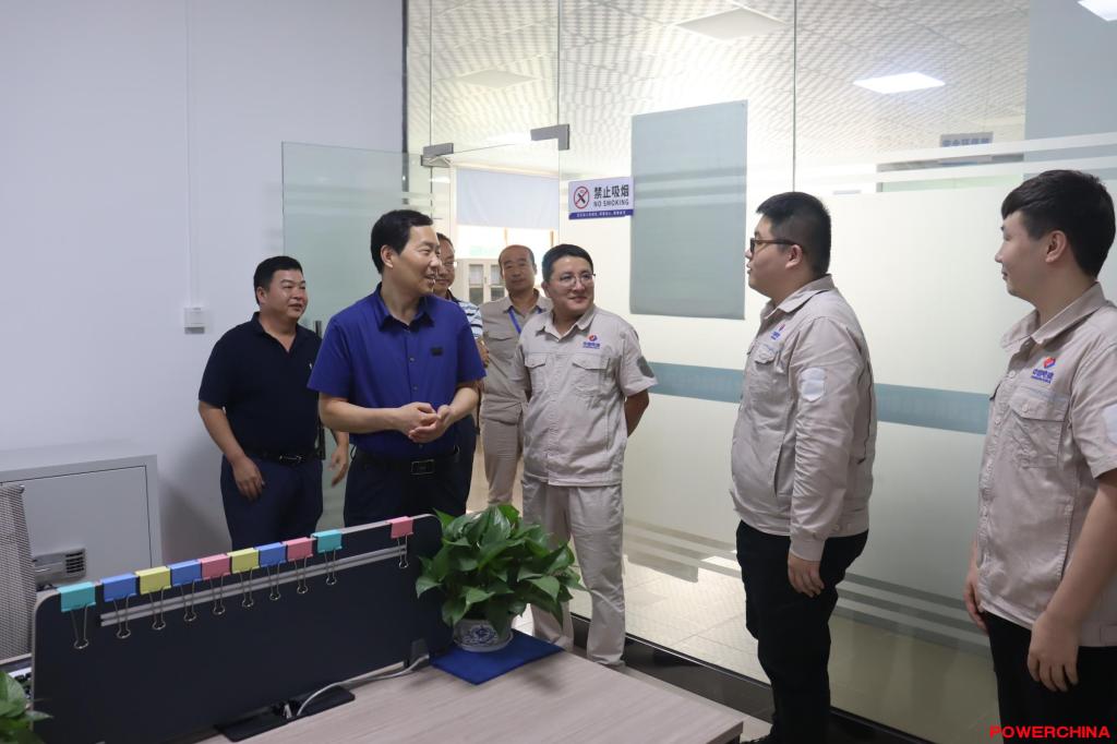 梁向峰赴广东短期工作