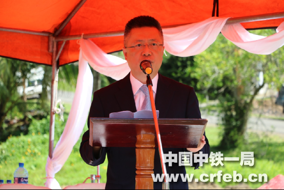 中铁一局斐济公司承建中国驻斐济大使馆援助斐济青体部排球场工程项目举行混凝土浇筑仪式