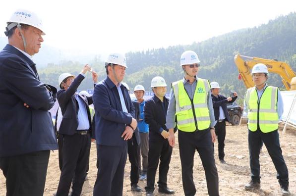 集团公司总经理师建军到渝黔铁路项目调研