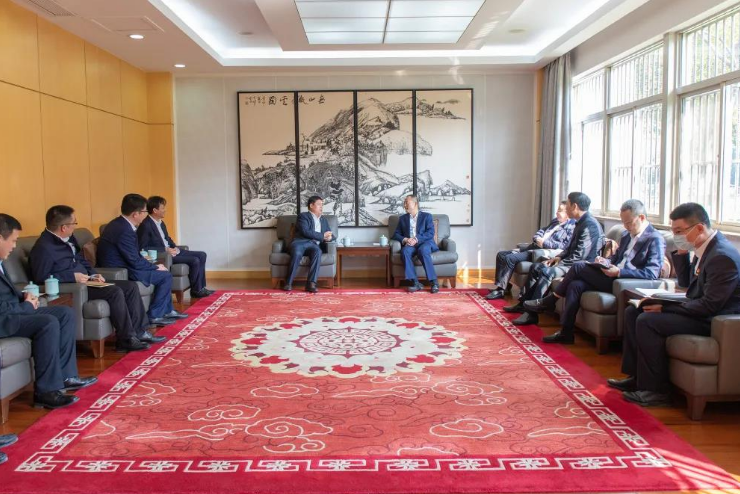 局党委书记、董事长李永明拜访浙江省机场集团党委书记、董事长王敏并调研指导杭州萧山国际机场三期项目
