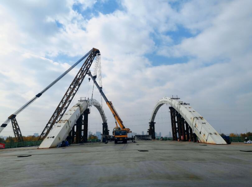 赣江路-海洋路连接大桥拱肋完成合龙