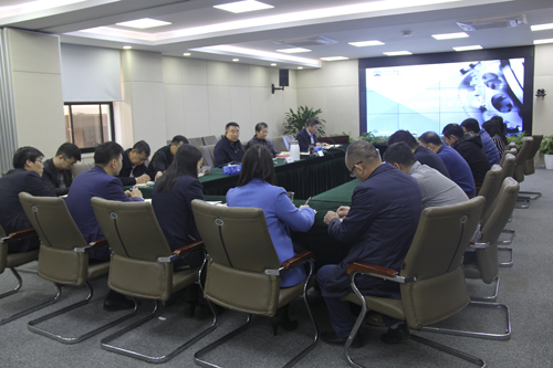 集团公司召开党委理论学习中心组学习（扩大）会议深入学习贯彻党的十九届四中全会精神