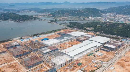 众能现场丨千车上阵，建宁德时代亚洲最大厂房
