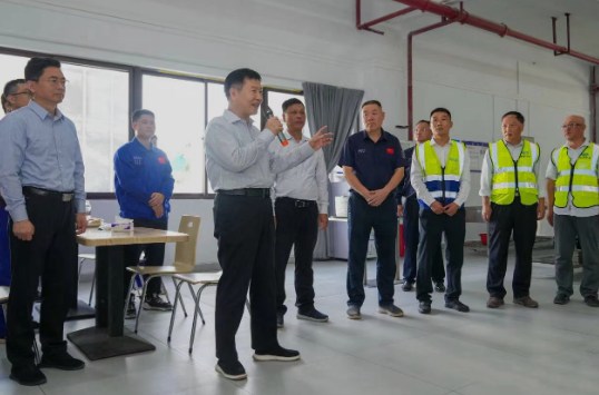 海南省委副书记、省长刘小明赴海南商业航天发射场项目慰问春节期间留队施工一线工人