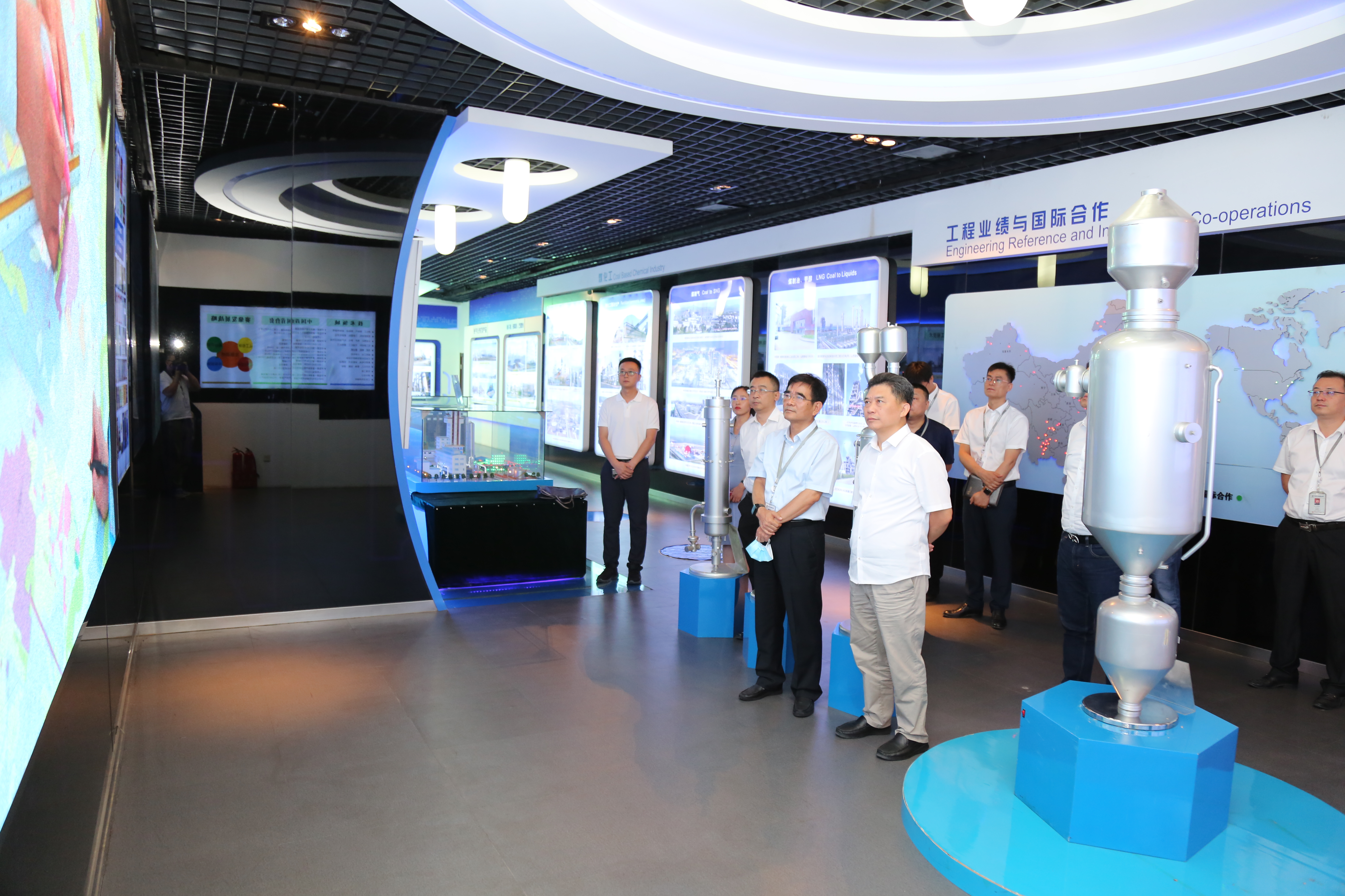 科技创新驱动发展 携手并进共享未来-公司党委书记、董事长李缠乐会见建龙重工集团董事长、总裁张志祥一行