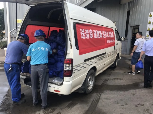 夏日炎炎送清凉，区总关怀暖人心