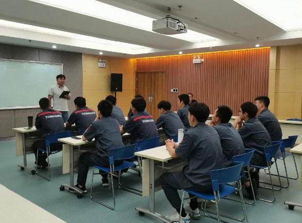 加油吧，少年！通冠未来，有你们！