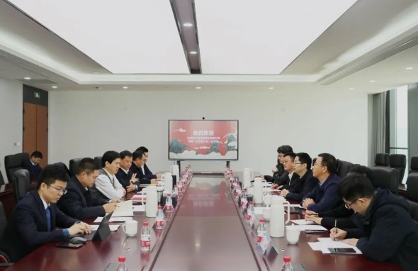 张超与北京碧水源科技股份有限公司党委书记、董事长、总裁黄江龙举行会谈