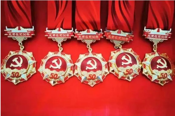 光荣在党50年！柳工24名老党员获颁纪念章