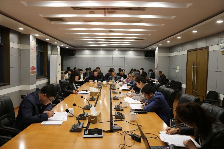 集团党委召开理论学习中心组（扩大）学习会议