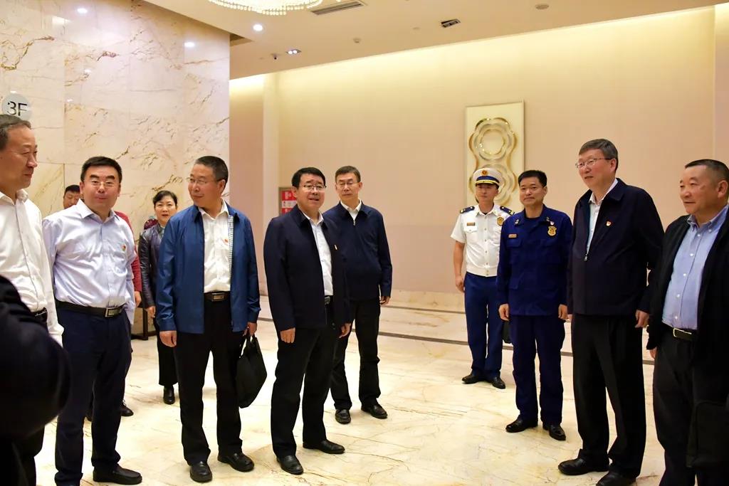王嘉毅在中铁二十一局调研