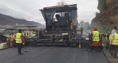 鼓足干劲 乘势而进 | S516九寨黄龙机场路项目圆满完成全线沥青路面铺筑