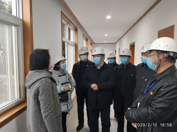 何洪春深入半汤疫情防控备用医院改造项目调研指导工作