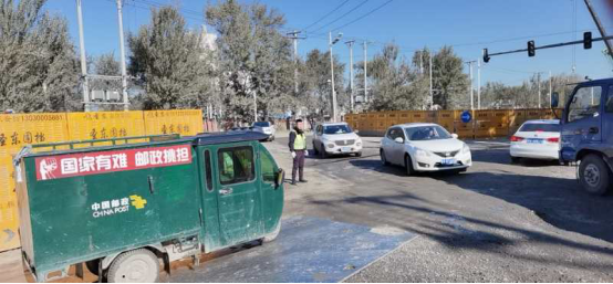 及时修路再配疏导员，机场二通道项目力保沿线顺畅通行