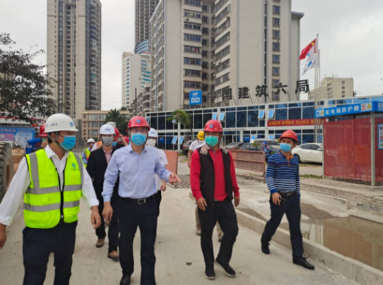 海南省建设工程质量安全监督管理局局长丁飞一行到中建六局华南公司招商局海南区域总部项目检查工作