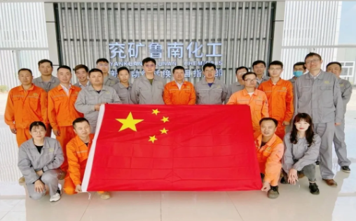 天辰公司兖矿鲁南化工己内酰胺项目主装置主体结构封顶