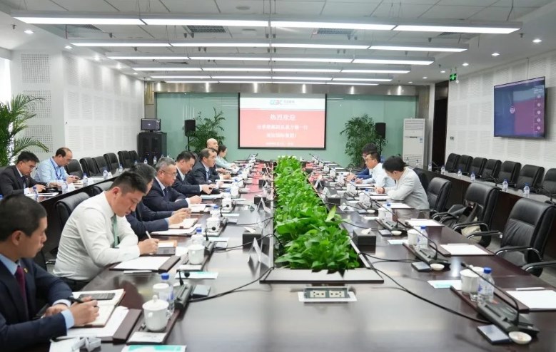 乔旭斌会见远景能源副总裁方翛一行