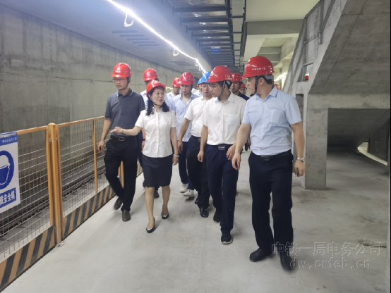 无锡地铁集团纪委书记周燕红带队慰问公司无锡地铁4号线机电项目员工
