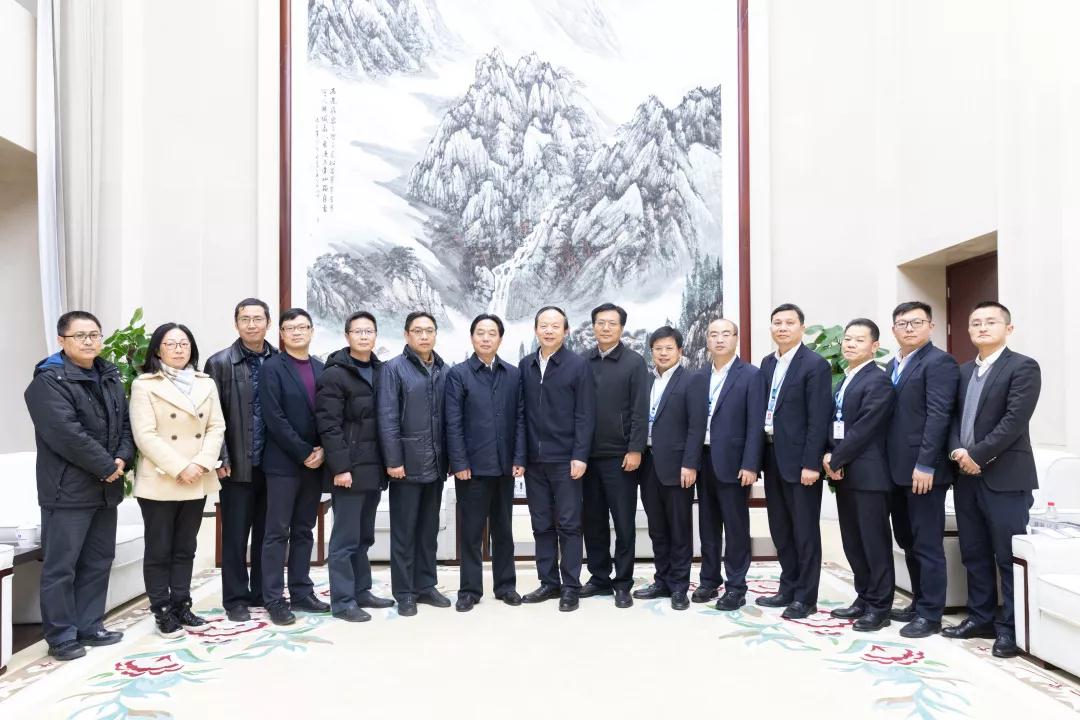 【抢鲜看】武汉市城投集团公司党委书记、董事长金国发一行到中建三局交流
