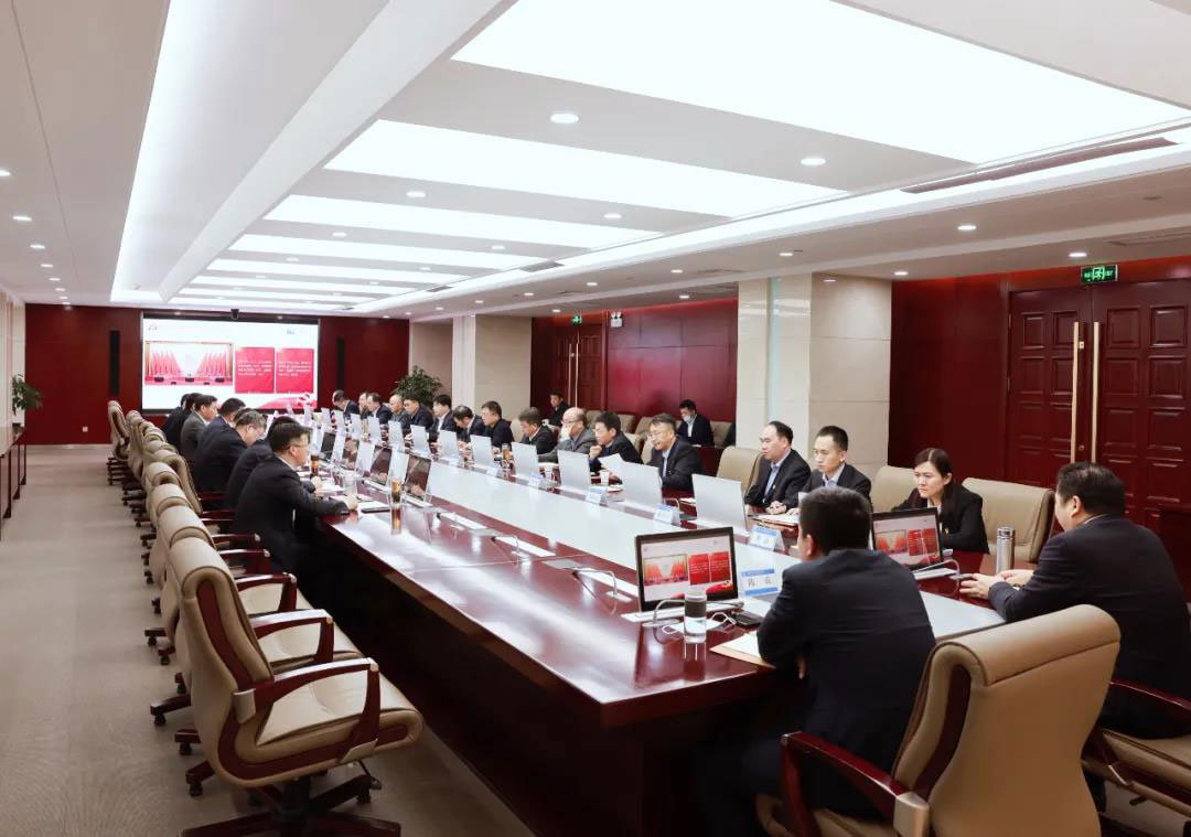 中铁十局党委理论学习中心组进行党史集体学习