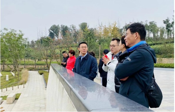 国家体育总局登山运动管理中心副主任张志坚一行调研成都露天音乐公园