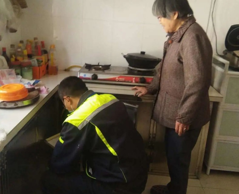 燃气集团液化气经销分公司开展瓶装液化气安全专项整治工作-副本