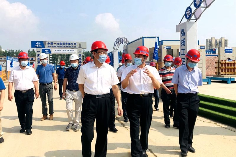 武汉市委常委、常务副市长胡亚波一行调研中国一冶谌家矶小学新建工程
