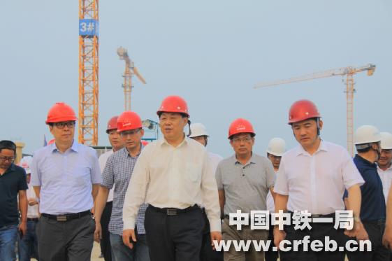 中国铁路济南局集团党委书记、董事长王新春到中铁一局五公司鲁南高铁项目检查指导工作
