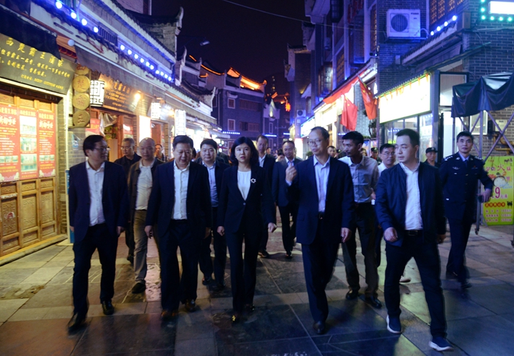 郴州市委副书记、市长刘志仁带队考察裕后街夜间经济建设情况
