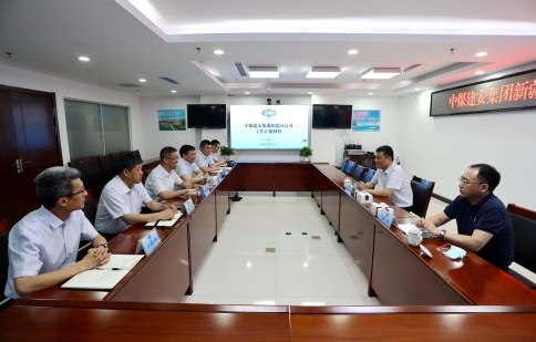 曹军到新疆分公司调研指导工作