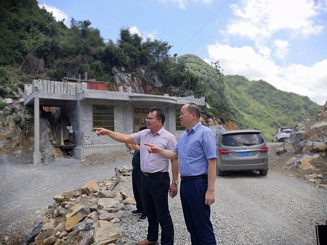 唐农生检查指导八好村脱贫攻坚工作