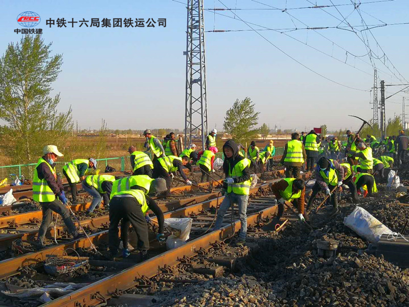 中铁十六局铁运公司包神指关碾房站站内施工正式拉开序幕