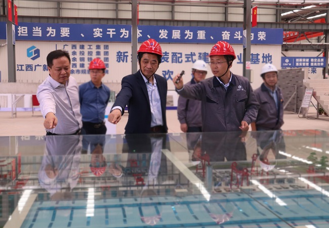江西省住建厅吴昌平一行到广新公司新余装配基地调研