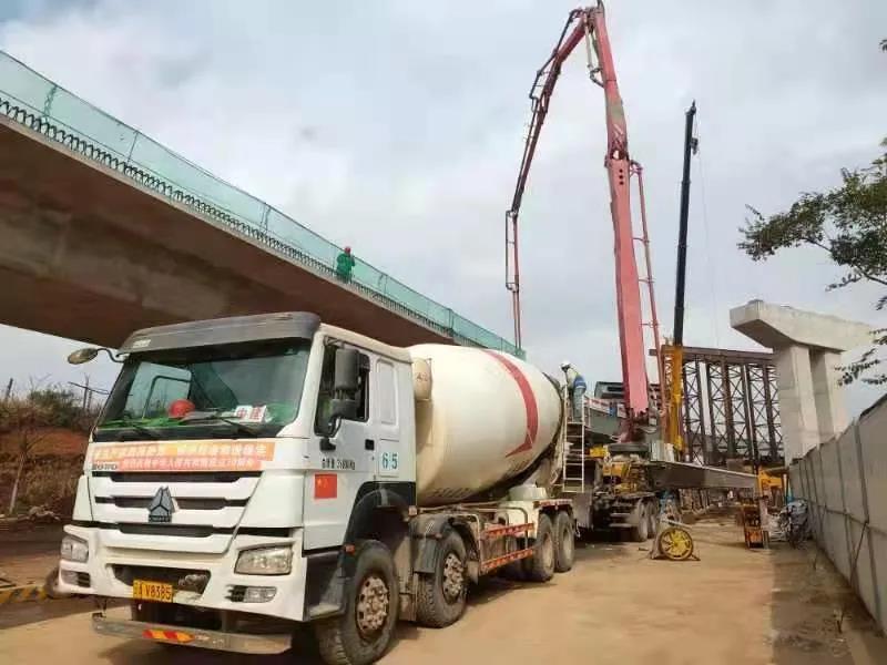 【一线动态】中建西部建设完成云南区域首次钢箱梁铁砂配重混凝土浇筑