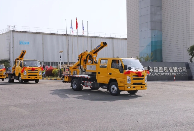 徐工 QX07 护栏抢修车批量入鄂，为公路安全保障按下 “快进键”