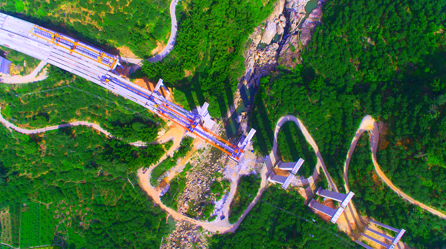为粤西山区建好致富大道
