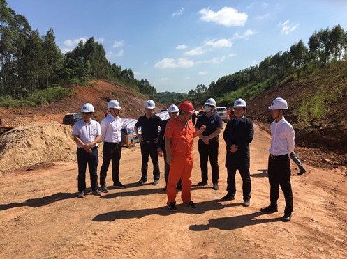 集团股份公司下沉工作组到南宁新扶公路项目督导检查工作