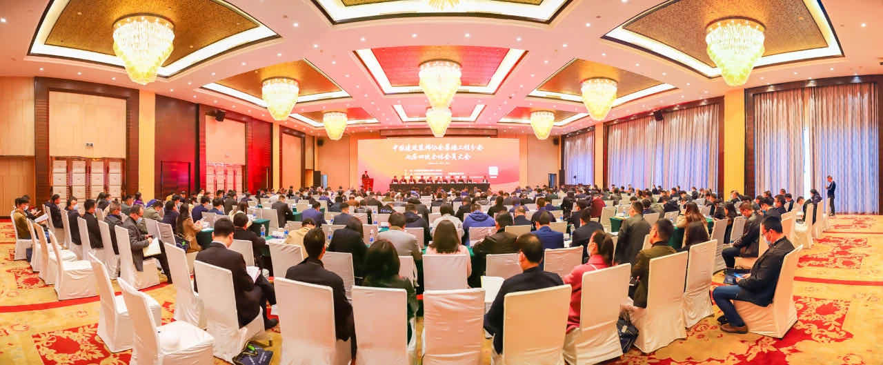 中国建筑装饰协会幕墙工程分会七届四次全体会员大会在武汉顺利召开
