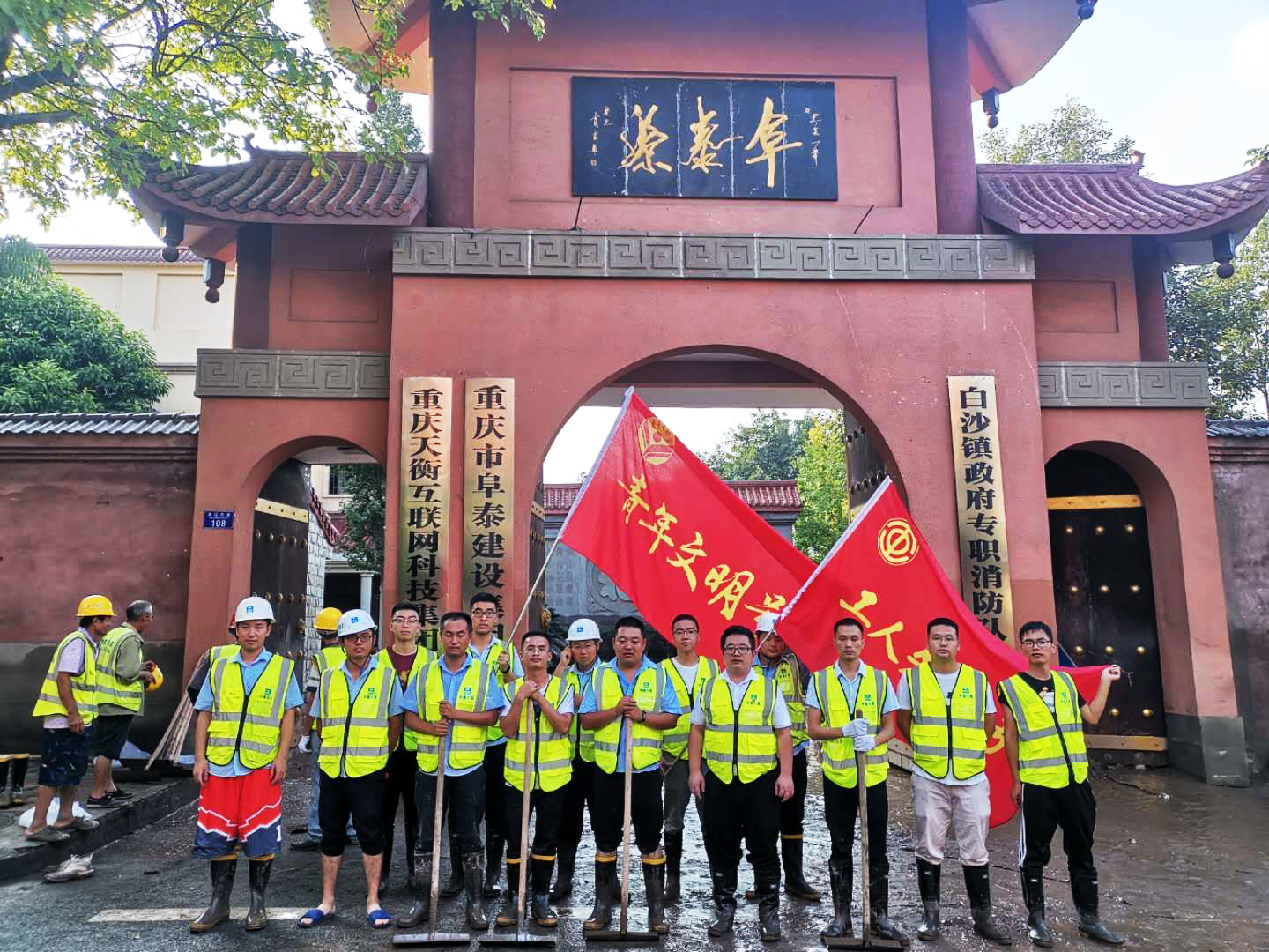 中建六局陆海投资公司西南片区项目奋战抗汛一线
