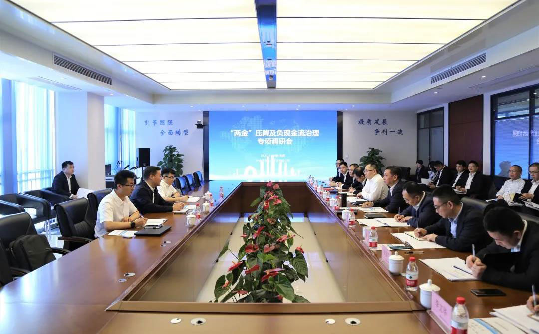 中建四局副总经理、财务总监夏志华率队到六公司开展专项调研