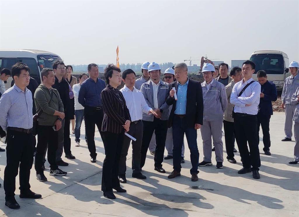 荆州开发区党工委第一书记张远梅到公司湖北民腾新材料工程项目调研