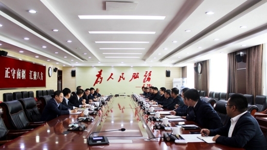 庄纪栋会见新疆生产建设兵团第一师阿拉尔市党委书记、政委卢跃东