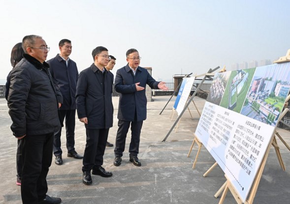 重庆市委常委、两江新区党工委书记罗蔺到华兴咨询公司代建的人和街道邢家桥社区服务中心新建项目调研