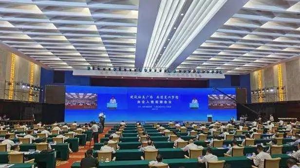 “央企入桂”视频会议召开——中国中铁与广西壮族自治区签订合作协议