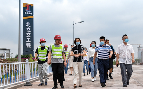 市交通建设工会走访调研公司仙桃数据谷北立交项目